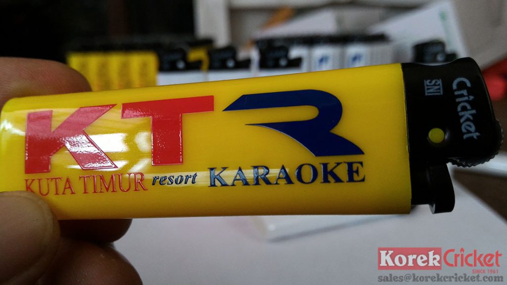 Korek api cricket warna kuning sablon logo kuta timur resort karaoke